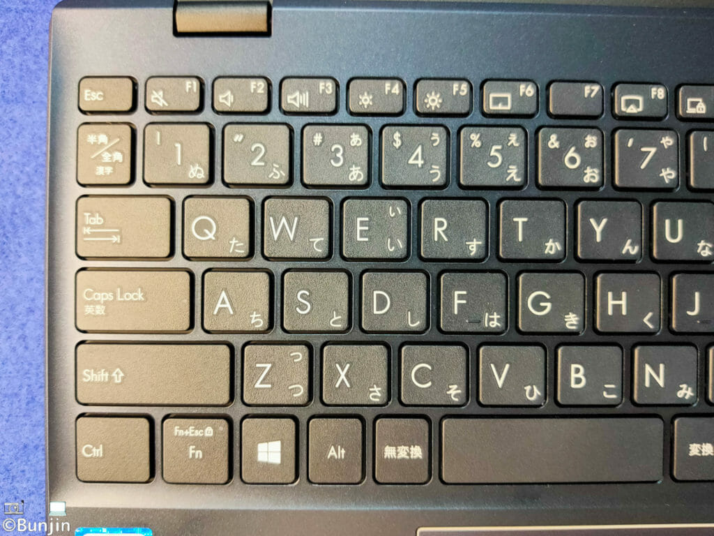 ASUS E210MAキーボード左側