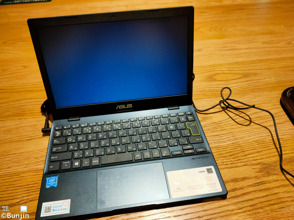 ASUS E210MAの充電